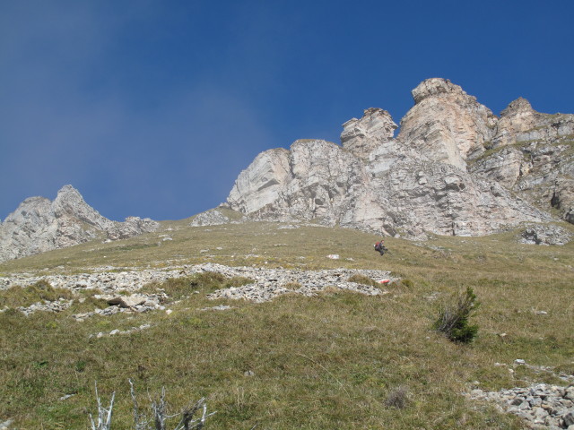 Sonja auf Weg 681 zwischen Wildfeld und Abtreibsattel (16. Okt.)