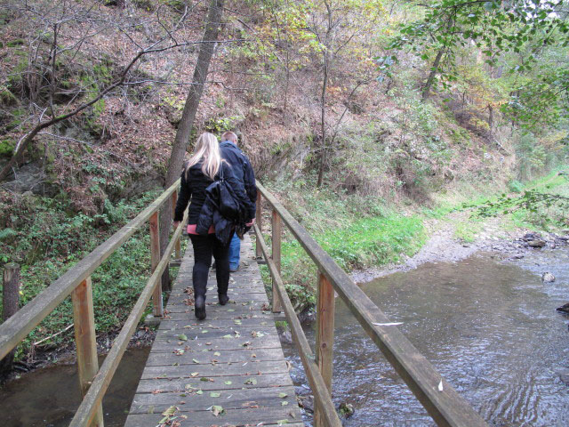 Katharina und Franz beim Thumeritzbach zwischen Hirschbergm&uuml;hle und Drosendorf