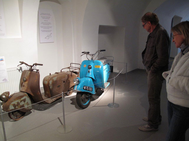 Nostalgiewelt: Papa und Mama in der Ausstellung 'RRRollipop'