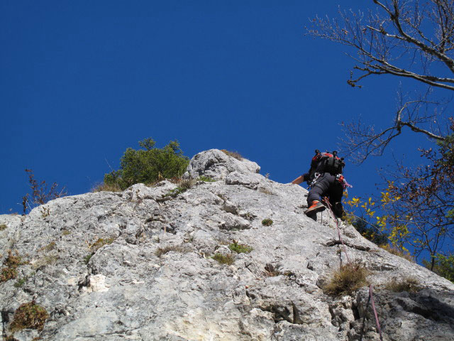 Sommeraustein Südostgrat: Sonja in der ersten Seillänge