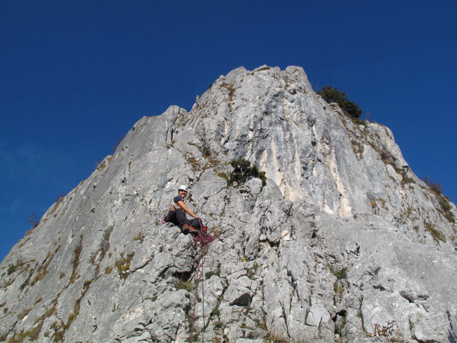 Sommeraustein S&uuml;dostgrat: Sonja am Stand nach der dritten Seill&auml;nge