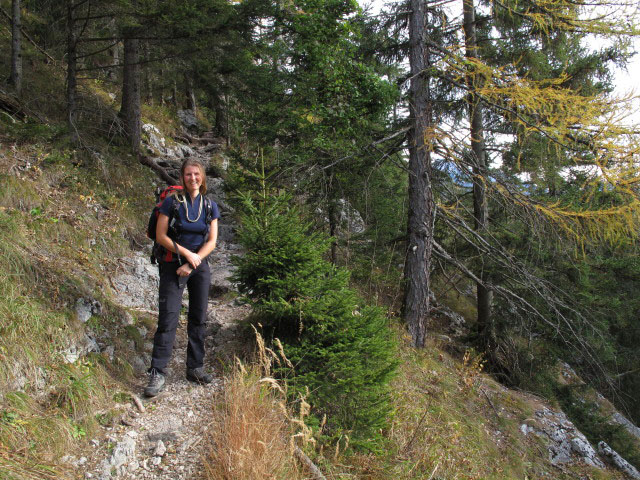 Sonja auf Weg 820 zwischen Wei&szlig;enbach am Attersee und Schoberstein