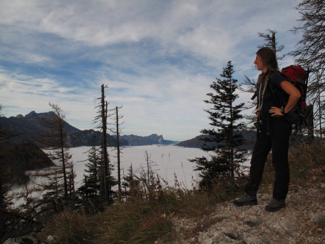 Sonja auf Weg 820 zwischen Wei&szlig;enbach am Attersee und Schoberstein