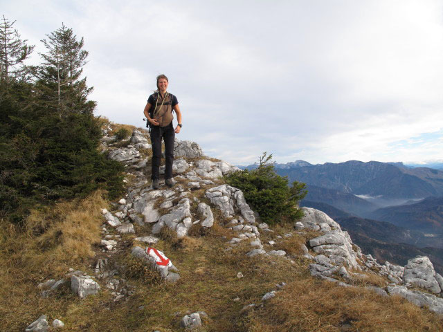 Sonja auf Weg 820 zwischen Mahdlschneid und Dachsteinblick