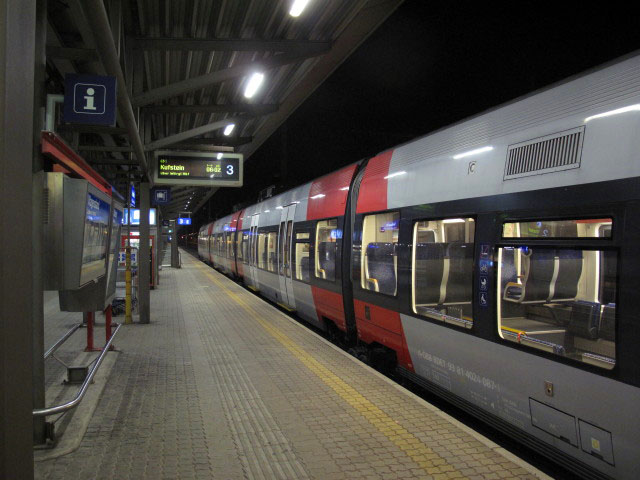 4024 087-1 als S 5101 im Bahnhof Jenbach, 532 m