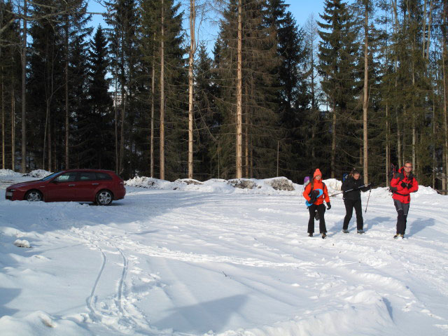 Christina, Marion und Michael am Parkplatz B&auml;renkogelhaus (31. Dez.)