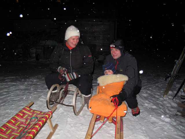 Marlies, Alexander und Andreas beim Roseggerhaus, 1.586 m (31. Dez.)