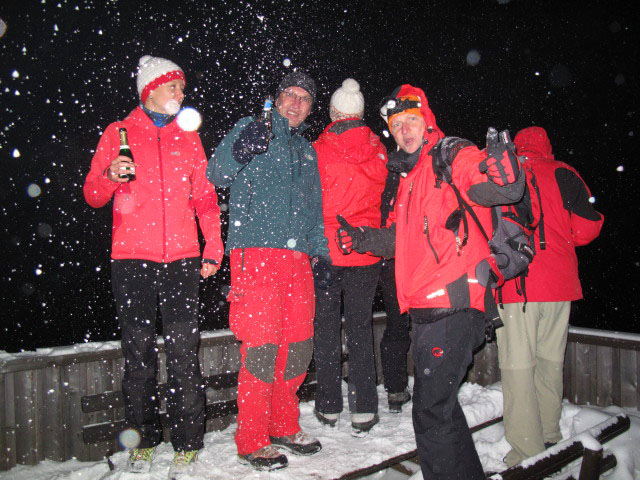 Gabriela, Helmut, Manuela, Peter und Stefan beim Roseggerhaus, 1.586 m (1. J&auml;n.)