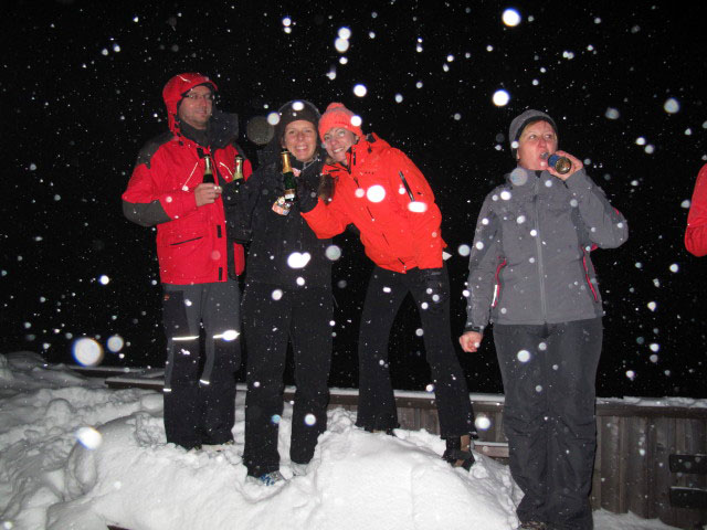Michael, Marion, Christina und Claudia beim Roseggerhaus, 1.586 m (1. J&auml;n.)