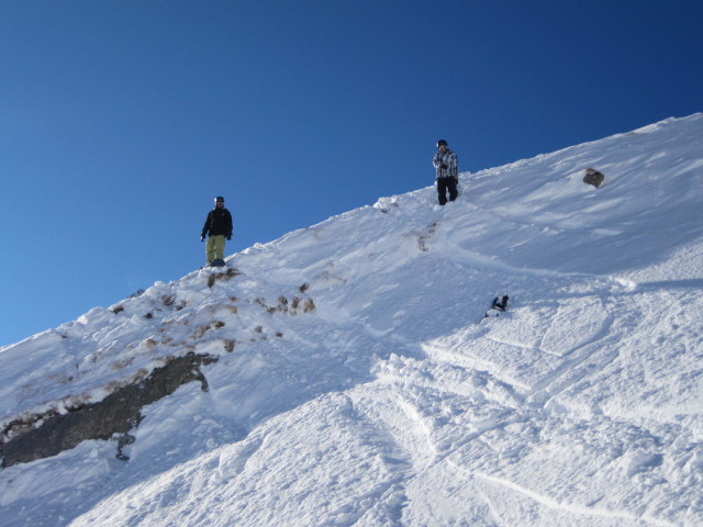 Markus und Thomas neben der Abfahrt 'Madloch - Zürser See' (15. Jän.)