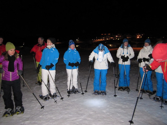 Ronald, Sophie, Richard, ?, Simone, ?, ? und ? beim Iglu Village (15. M&auml;rz)