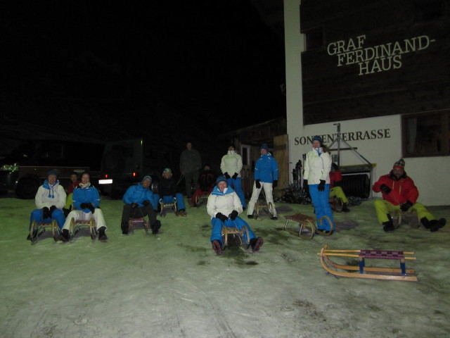 ?, Ronald, ?, ?, Irina, ?, ?, ?, ?, Irina und Richard beim Graf Ferdinand-Haus, 2.150 m (15. M&auml;rz)