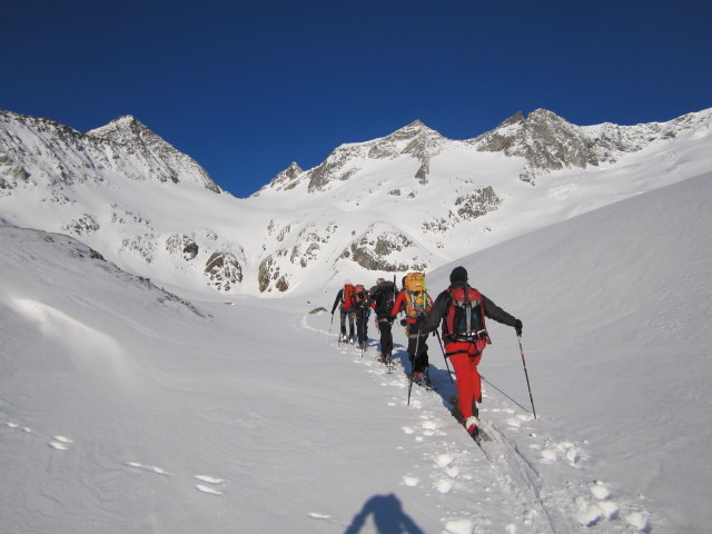 Siegbert, Gudrun, Gerwalt, Christoph und Klaus zwischen Essener-Rostocker-H&uuml;tte und Simonysee (2. Apr.)