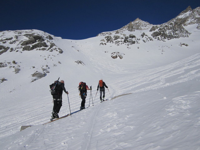 Gerwalt, Gudrun und Siegbert zwischen Simonysee und Reggentörl (2. Apr.)