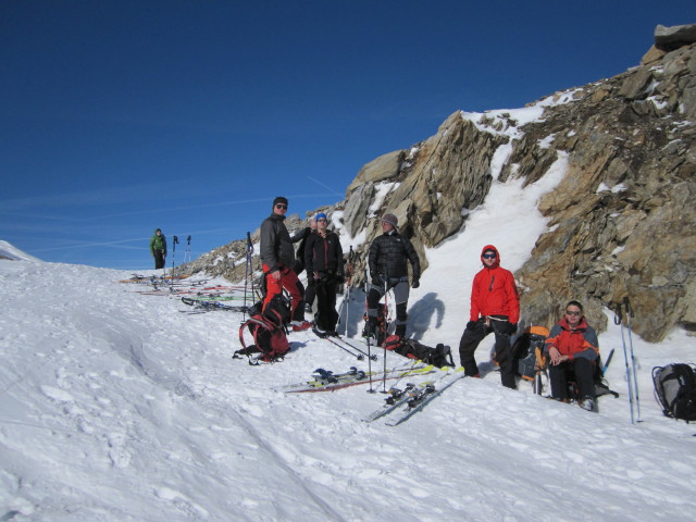 Gudrun, Klaus, Gerwalt, Norbert, Siegbert, Christoph und Michaela am Reggent&ouml;rl, 3.047 m (2. Apr.)
