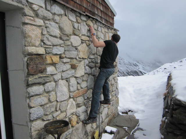 Siegbert bei der Essener-Rostocker-H&uuml;tte, 2.207 m (5. Apr.)