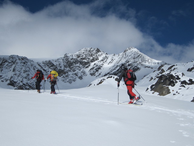 Michaela, Christoph und Klaus zwischen bei die K&ouml;pfe und N&ouml;rdlichem Malhamkees (6. Apr.)