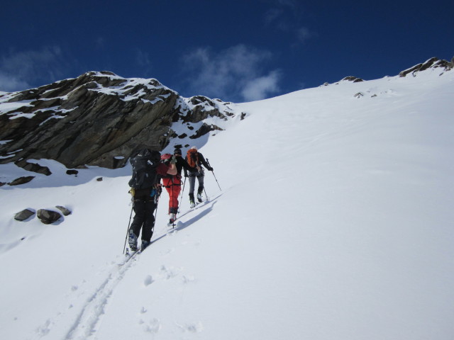 Gudrun, Klaus und Siegbert zwischen N&ouml;rdlichem Malhamkees und S&uuml;dlichem Malhamkees (6. Apr.)