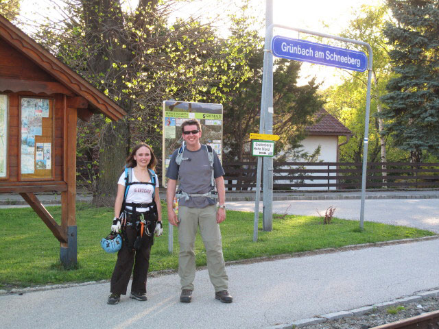 Diana und John im Bahnhof Gr&uuml;nbach am Schneeberg, 557 m