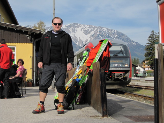 Erich im Bahnhof Puchberg am Schneeberg, 577 m