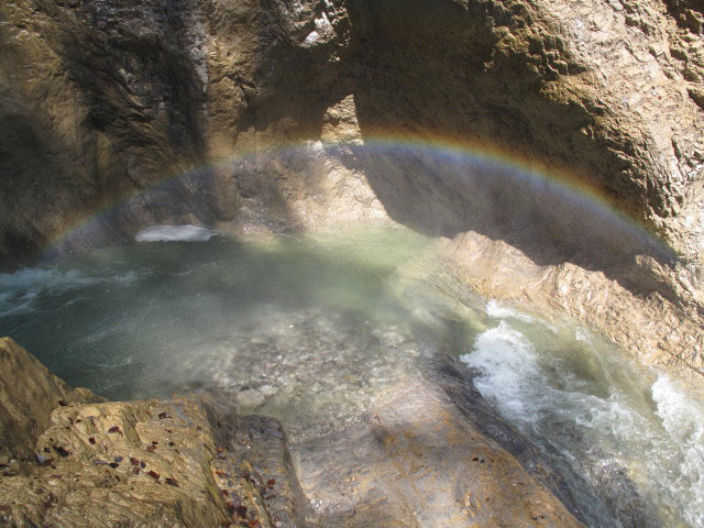 &Ouml;TK-Klettersteig: zwischen vierter Seilbr&uuml;cke und erster Wehrstufe