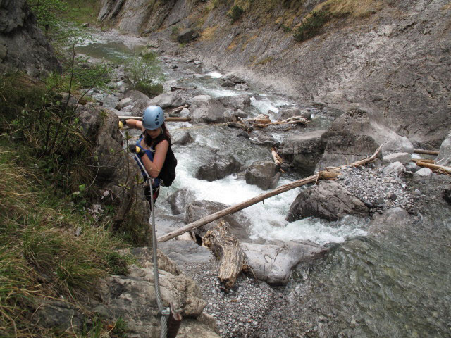 &Ouml;TK-Klettersteig: Barbara zwischen Schl&uuml;sselstelle und zweiter Wehrstufe