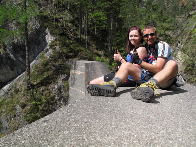 &Ouml;TK-Klettersteig: Barbara und ich auf der zweiten Wehrstufe