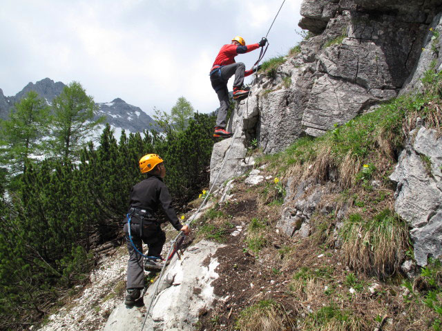 S&uuml;d&ouml;stlicher &Uuml;bungsklettersteig Prielschutzhaus: Philipp und Roland im Einstieg (27. Mai)