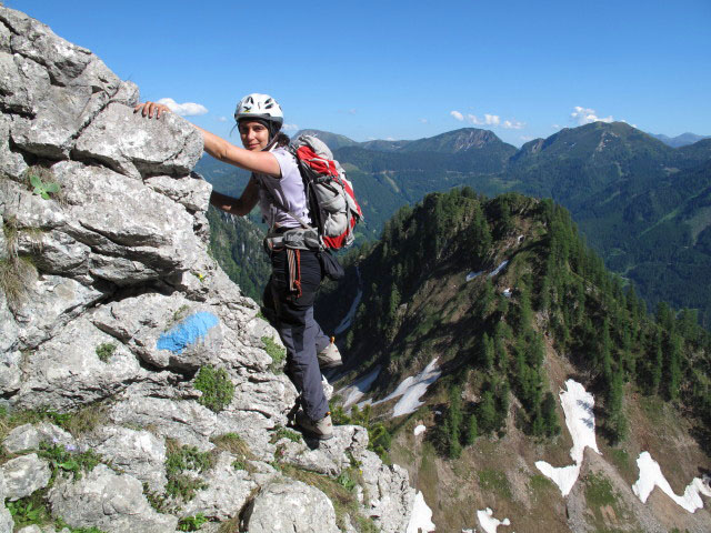 Monika zwischen Kleinem &Ouml;dstein und Gamssteinsattel (16. Juni)