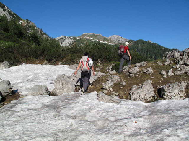 Monika und Thomas zwischen Gamssteinsattel und Weg 601 (16. Juni)