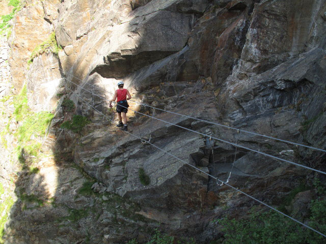 Obergurgler Klettersteig: Gudrun auf der zweiten Seilbr&uuml;cke (30. Juni)