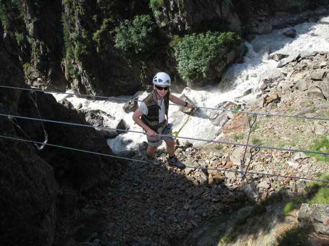 Obergurgler Klettersteig: Christoph auf der zweiten Seilbr&uuml;cke (30. Juni)