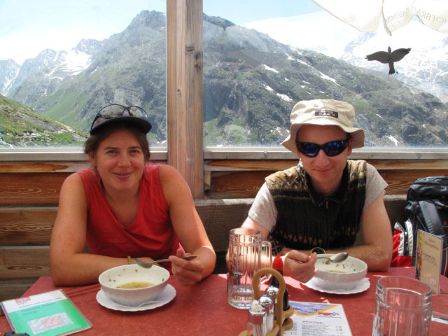 Gudrun und Christoph in der Langtalereggh&uuml;tte, 2.430 m (30. Juni)