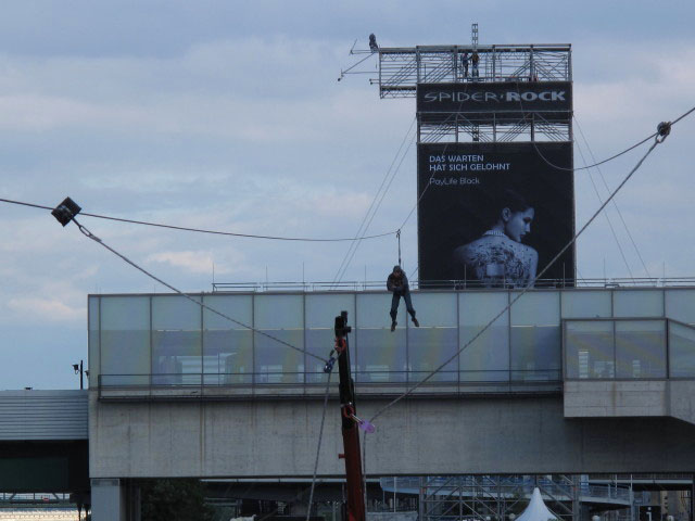 Michael am Flying Fox des Spider Rock Wien