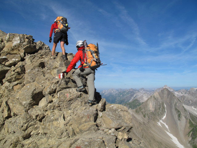 Gudrun und Christoph am Augsburger H&ouml;henweg zwischen Dawinkopf und Dawinscharte (12. Aug.)