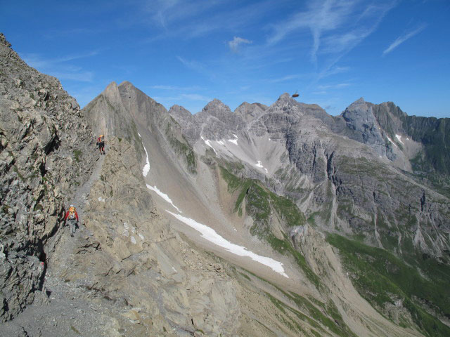 Christoph und Gudrun am Augsburger H&ouml;henweg zwischen Dawinscharte und Gelbem Schartle (12. Aug.)