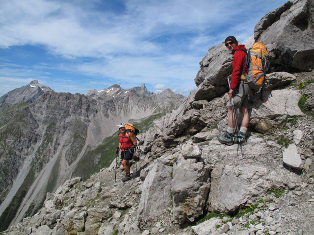 Gudrun und Christoph am Augsburger H&ouml;henweg zwischen Parseierscharte und Gr&uuml;nem Br&uuml;nnle (12. Aug.)