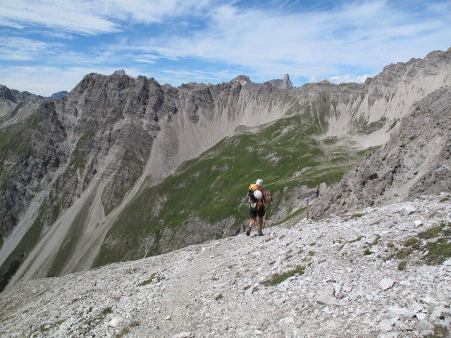 Gudrun am Augsburger H&ouml;henweg zwischen Parseierscharte und Gr&uuml;nem Br&uuml;nnle (12. Aug.)