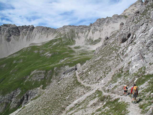 Gudrun und Christoph am Augsburger H&ouml;henweg zwischen Parseierscharte und Gr&uuml;nem Br&uuml;nnle (12. Aug.)