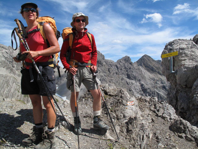 Gudrun und Christoph am Augsburger H&ouml;henweg am Winterjoch, 2.528 m (12. Aug.)