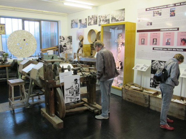 Papa und Mama in der Ausstellung