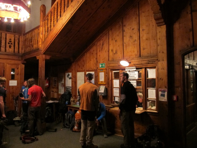 Foyer der Berliner H&uuml;tte, 2.042 m (8. Sep.)