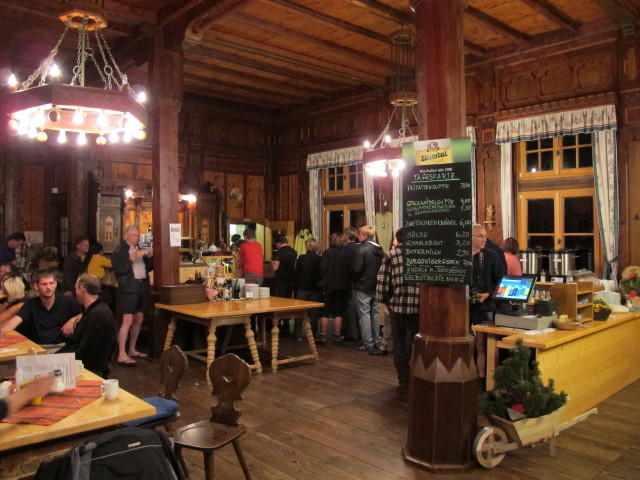 Speisesaal der Berliner H&uuml;tte, 2.042 m (8. Sep.)