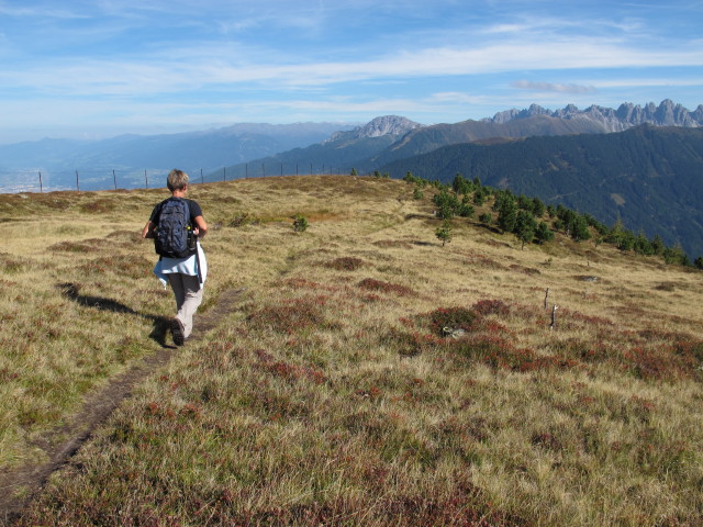 Mama am Sellraintaler H&ouml;henweg auf Sch&ouml;neben