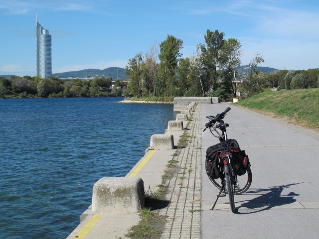 Neue Donau zwischen Reichsbrücke und Brigittenauer Brücke