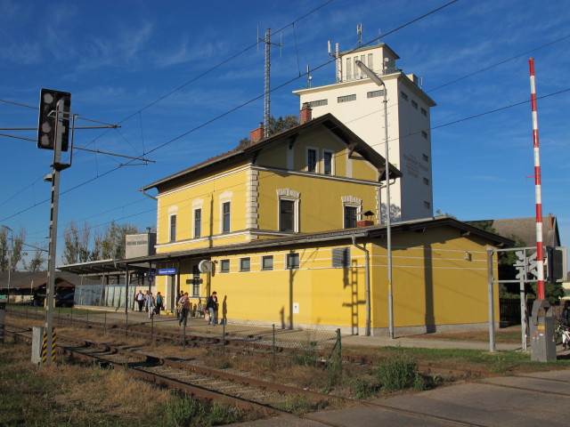 Bahnhof Hetzmannsdorf-Wullersdorf, 230 m
