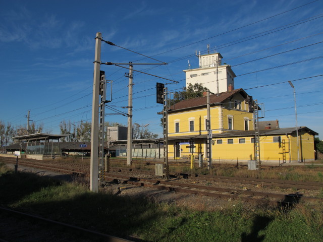 Bahnhof Hetzmannsdorf-Wullersdorf, 230 m