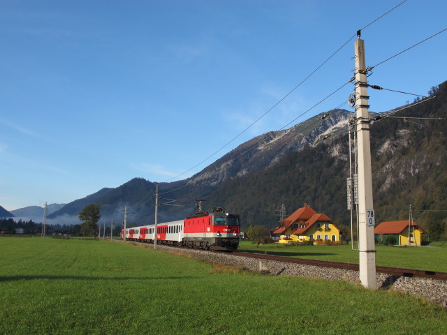 1144 037 mit REX 3443 zwischen Steinkogl und Ebensee