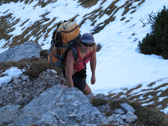 Gudrun auf Weg 32 zwischen Dalfazer Ro&szlig;kopf und Dalfazer Wand (20. Okt.)