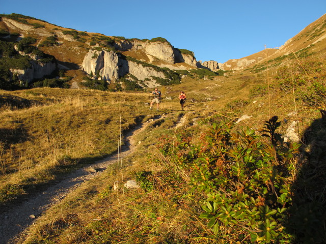 Christoph und Gudrun auf Weg 413 zwischen Streichkopfgatterl und Dalfazalm (20. Okt.)